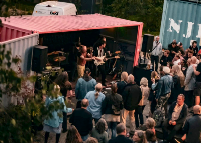 Den Lyserøde Container